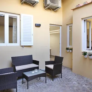 Apartment Meadow Forty-five - Sweet Dreams In, Florence