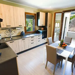  Apartment Luxury Garden Marina Italien